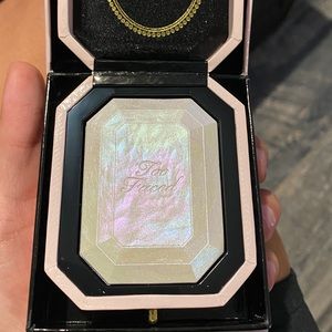 Too Face Highlighter